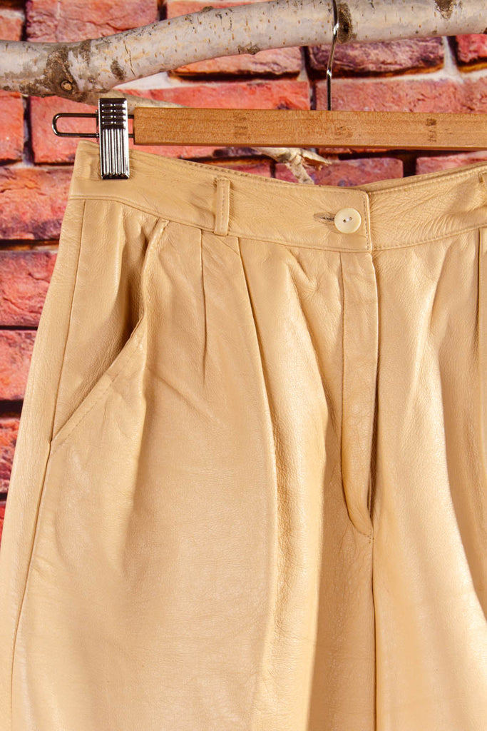 Vintage Leder Shorts beige 70er 80er beige Frau Special XS 32-34 vintageberlin.de