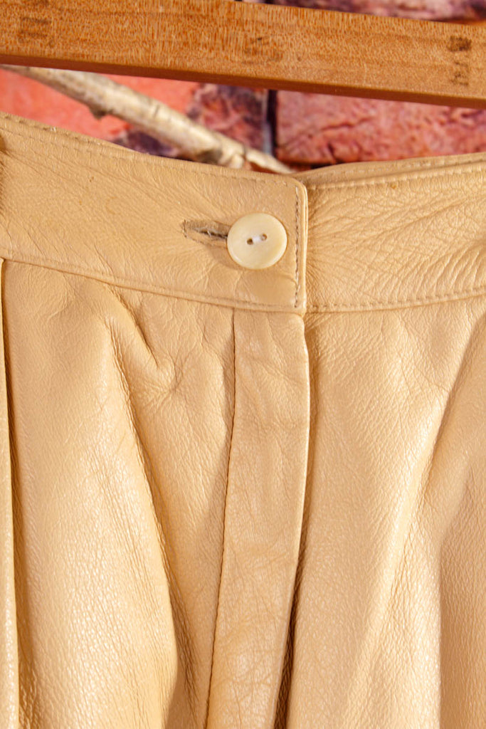 Vintage Leder Shorts beige 70er 80er beige Frau Special XS 32-34 vintageberlin.de