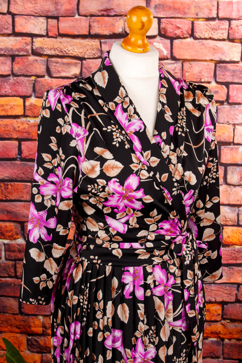 70s Wickelkleid schwarz lila