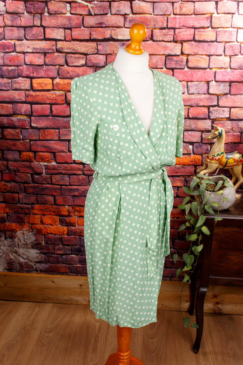 Viskosekleid pastell grün Herzen