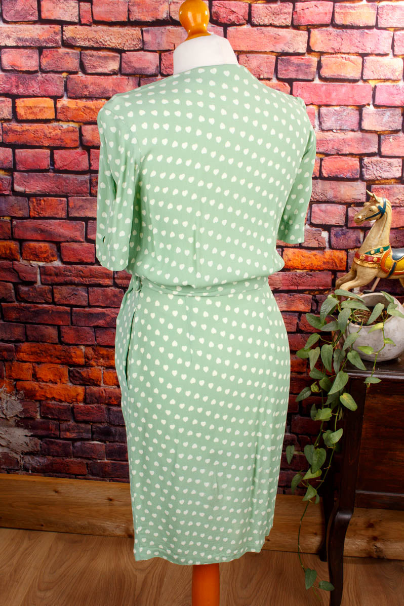 Viskosekleid pastell grün Herzen