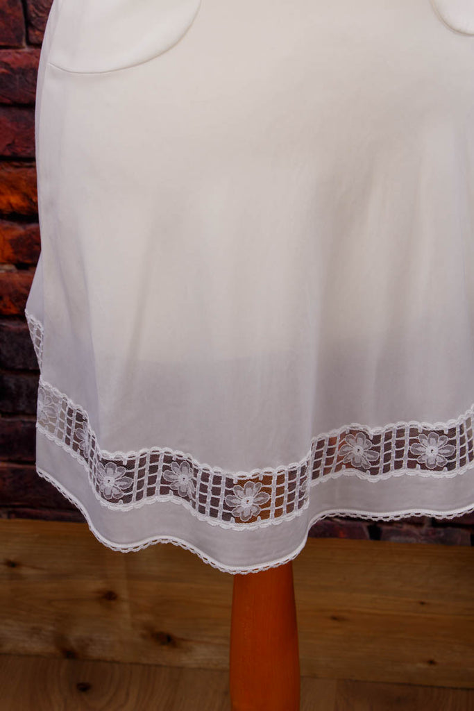 Mini Unterkleid weiß Blümchenspitze 60er 70er Disco Frau M 40-42 Rockabilly S 36-38 Schlager Sekretärin Special weiß vintageberlin.de