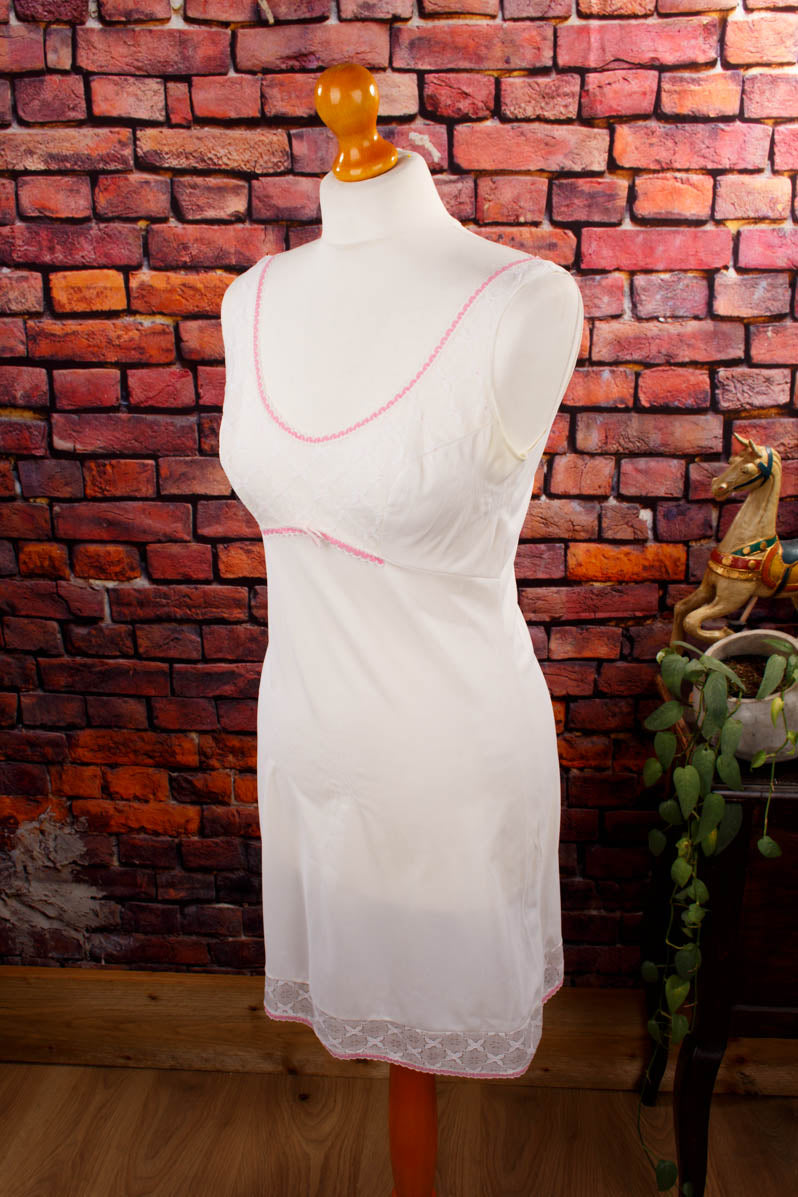 weißes Unterkleid Triumph