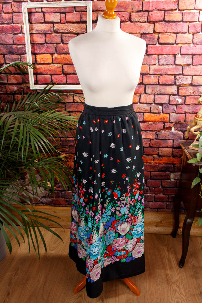 70s Hippie Maxirock schwarz Blumen 70er Boho bunt Frau Hippie M 40-42 real-boho Schlager schwarz Special vintageberlin.de