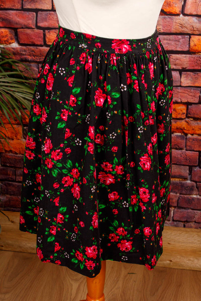 60s Rock schwarz rot Blumen Default Title 60er 70er Dirndl Frau Rockabilly rot schwarz Special XS 32-34 vintageberlin.de