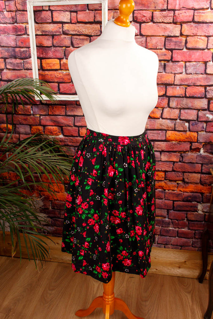 60s Rock schwarz rot Blumen 60er 70er Dirndl Frau Rockabilly rot schwarz Special XS 32-34 vintageberlin.de