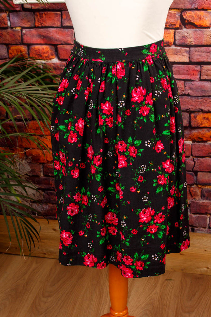 60s Rock schwarz rot Blumen 60er 70er Dirndl Frau Rockabilly rot schwarz Special XS 32-34 vintageberlin.de