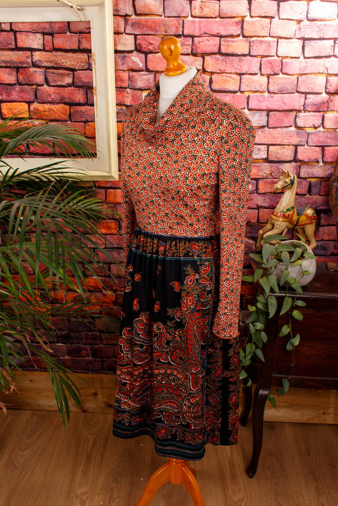 70er Stretchkleid Boho Muster 70er Boho bunt Frau real-boho rot S 36-38 Schlager schwarz Special vintageberlin.de