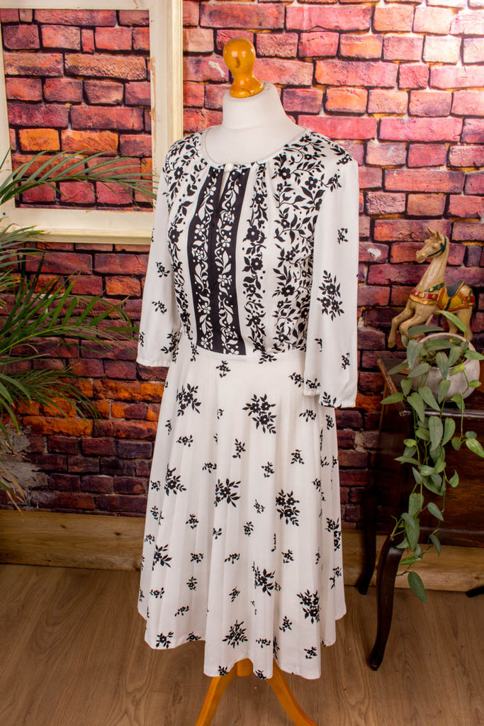 Hippie Boho Stretchkleid schwarz-weiß Default Title 70er Boho bunt Frau Hippie M 40-42 real-rockabilly Rockabilly Schlager Special weiß vintageberlin.de