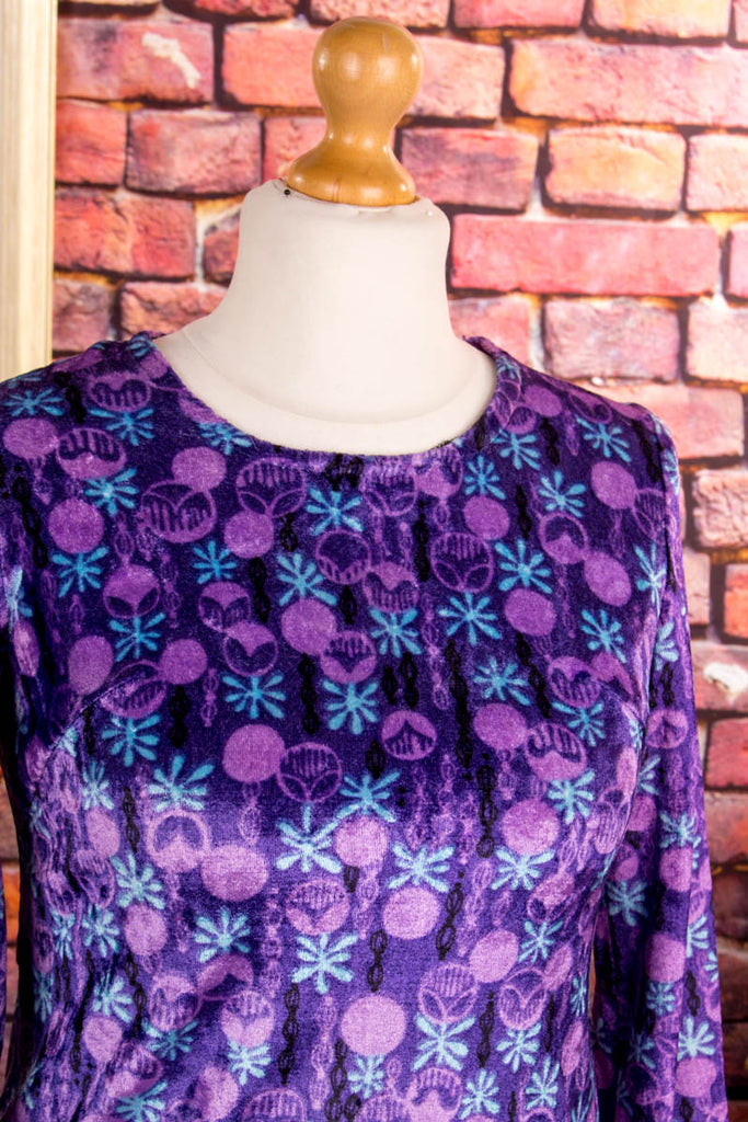 70s Disco Minikleid lila samt 60er 70er bunt Disco Frau lila M 40-42 real-disco S 36-38 Schlager Special vintageberlin.de