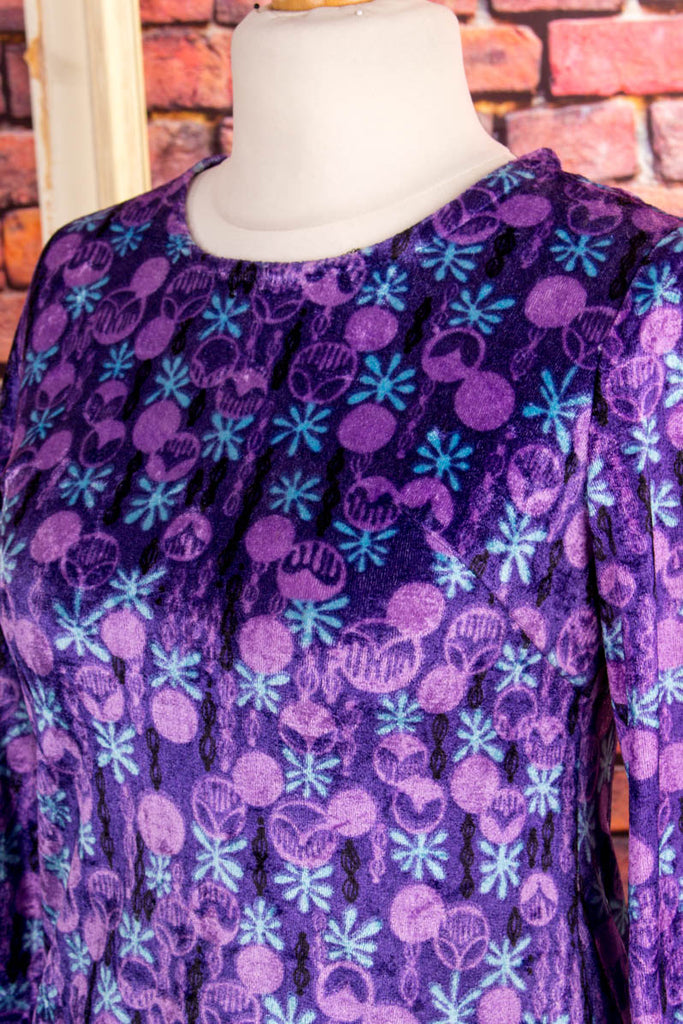 70s Disco Minikleid lila samt 60er 70er bunt Disco Frau lila M 40-42 real-disco S 36-38 Schlager Special vintageberlin.de