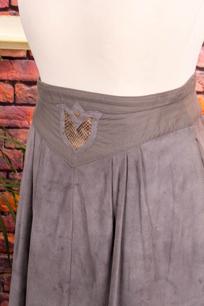 Veloursleder Rock grau weit 90er Boho Frau grau L 44-46 M 40-42 Special vintageberlin.de