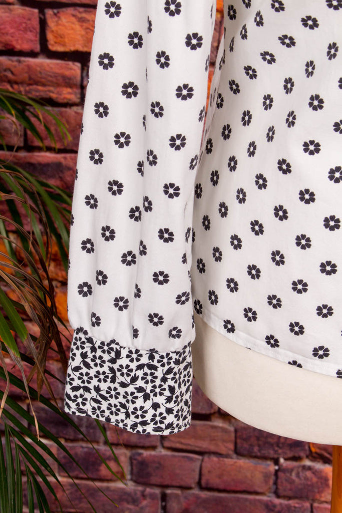 70er Bluse schwarz weiß Megakragen 60er 70er Boho Disco Frau grau M 40-42 real-boho real-disco real-rockabilly Rockabilly Schlager Special weiß vintageberlin.de