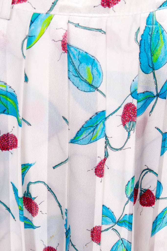 Faltenrock weiß bunt Himbeeren 90er Boho bunt Frau Rockabilly S 36-38 Special weiß vintageberlin.de