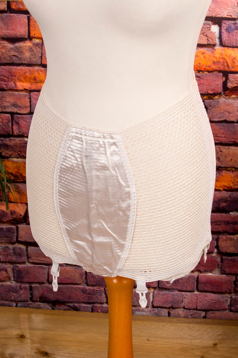 DDR Hüftmieder weiß Default Title 70er DDR Disco Frau L 44-46 real-disco real-rockabilly Rockabilly Sekretärin Special weiß vintageberlin.de