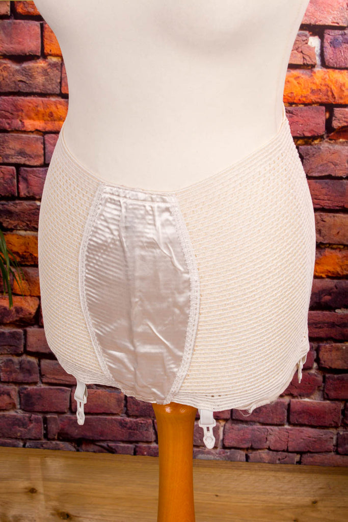 DDR Hüftmieder weiß Default Title 70er DDR Disco Frau L 44-46 real-disco real-rockabilly Rockabilly Sekretärin Special weiß vintageberlin.de