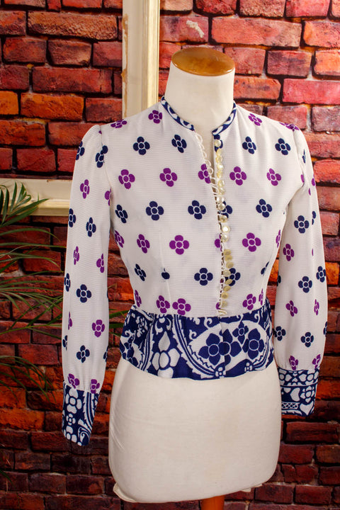 60s Boho Bluse Blumenmuster 60er 70er blau Boho Disco Frau Hippie real-boho real-disco S 36-38 Schlager Special weiß XS 32-34 vintageberlin.de