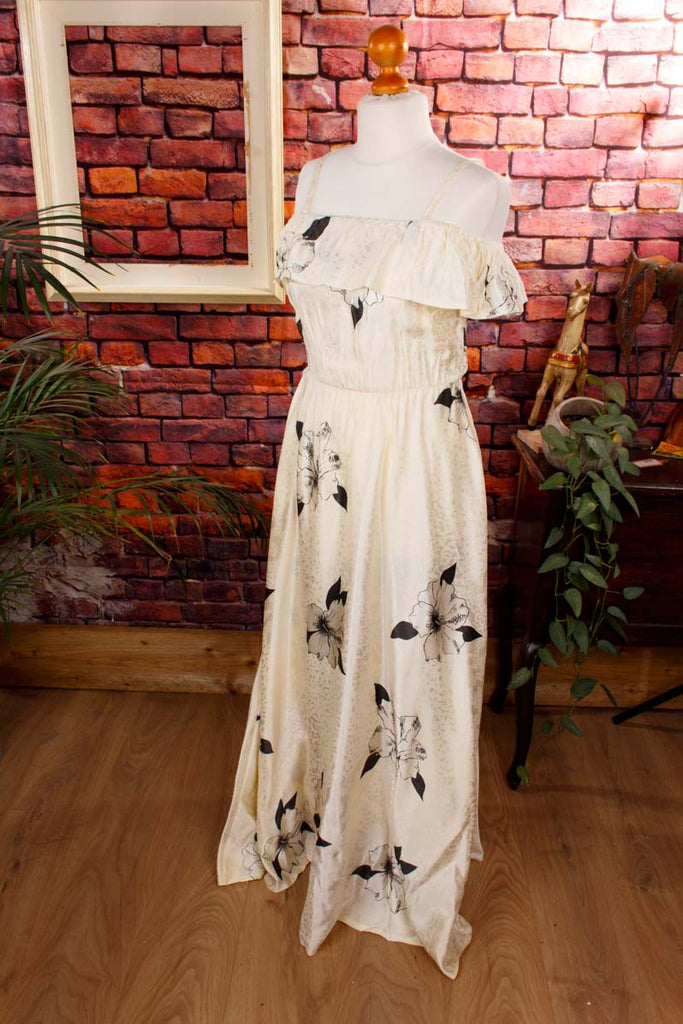 langes Hippie Satinkleid schulterfrei 70er Abendmode beige Boho boho-wedding Disco Frau Hippie Hochzeit M 40-42 real-boho real-disco Schlager Special weiß vintageberlin.de