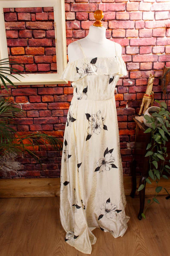 langes Hippie Satinkleid schulterfrei 70er Abendmode beige Boho boho-wedding Disco Frau Hippie Hochzeit M 40-42 real-boho real-disco Schlager Special weiß vintageberlin.de