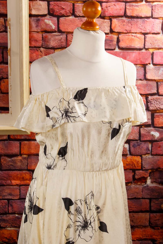 langes Hippie Satinkleid schulterfrei 70er Abendmode beige Boho boho-wedding Disco Frau Hippie Hochzeit M 40-42 real-boho real-disco Schlager Special weiß vintageberlin.de