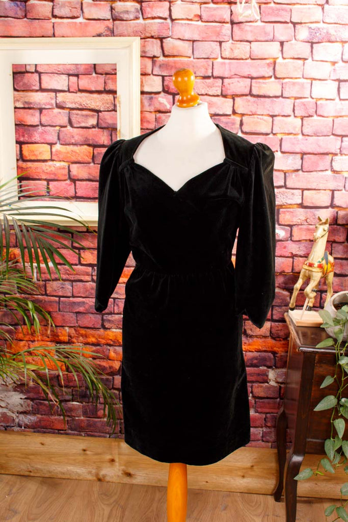 Gothic Samtkleid schwarz 80er Abendmode Disco Frau Gothic Rockabilly S 36-38 schwarz Special vintageberlin.de