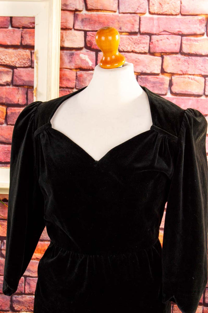 Gothic Samtkleid schwarz 80er Abendmode Disco Frau Gothic Rockabilly S 36-38 schwarz Special vintageberlin.de