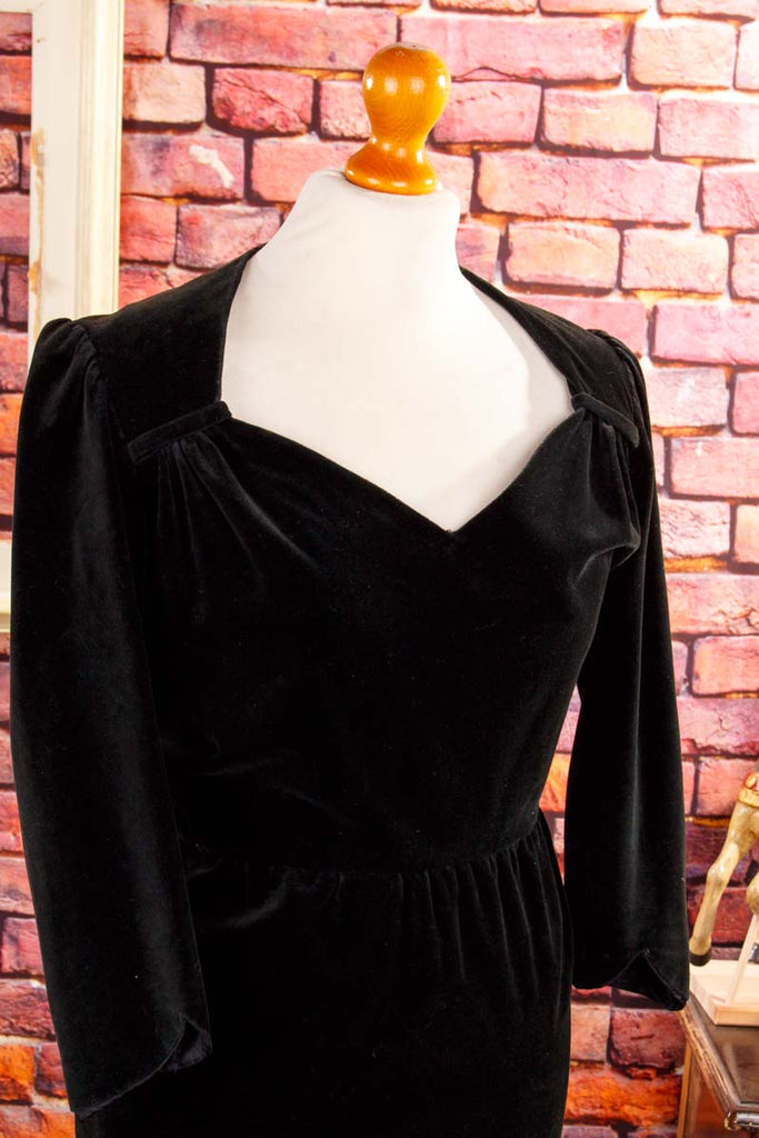 Gothic Samtkleid schwarz 80er Abendmode Disco Frau Gothic Rockabilly S 36-38 schwarz Special vintageberlin.de
