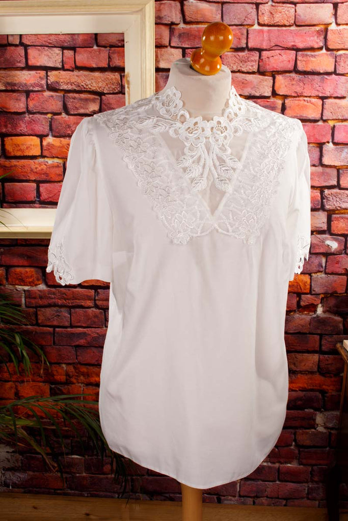 romantische Bluse weiß mit Spitze