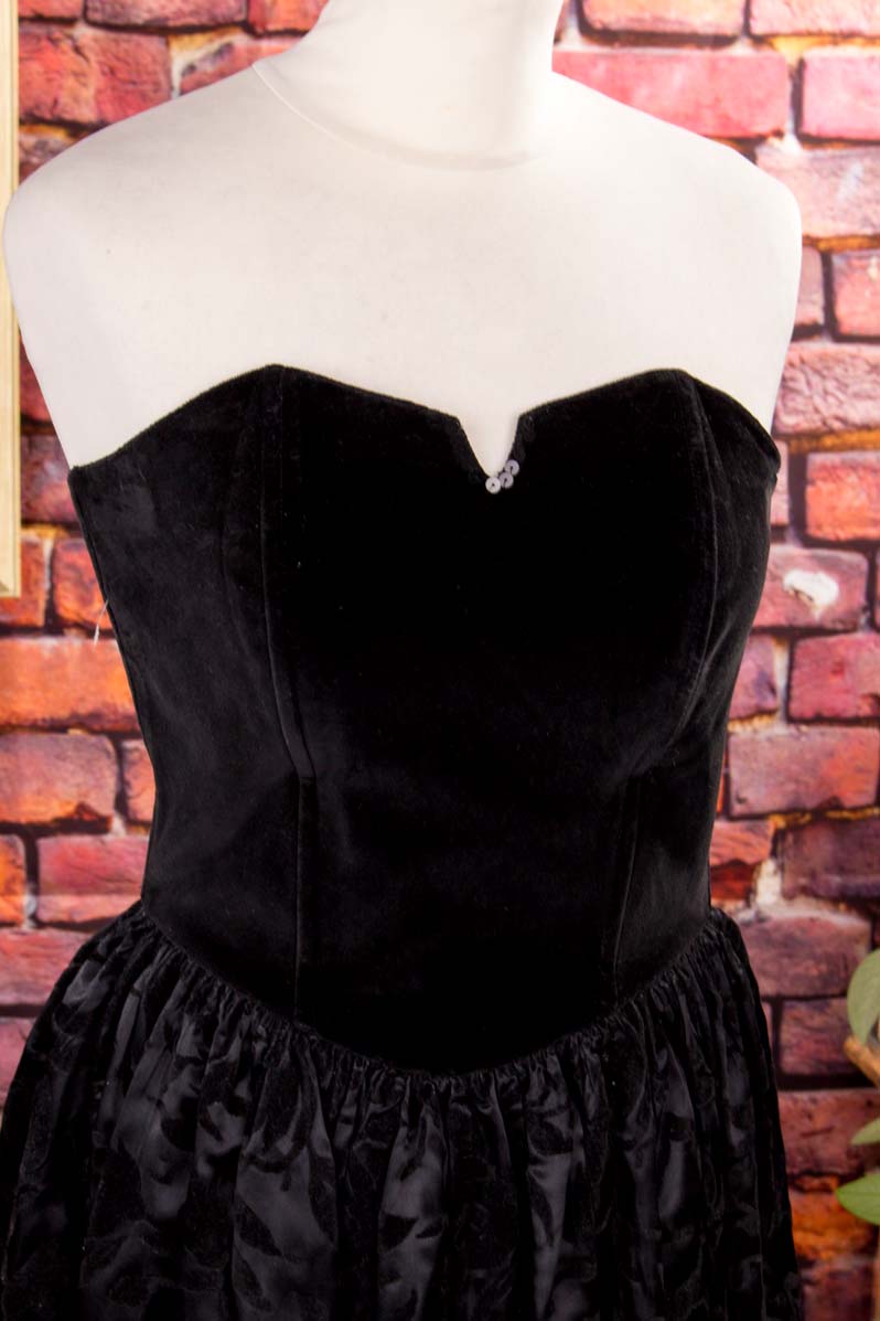 Sexy Minikleid schwarz Samt