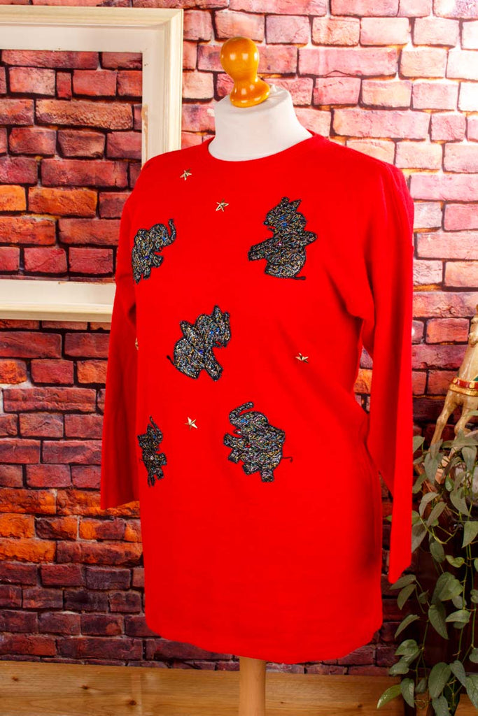 roter Pulli mit Glitzer-Elefanten