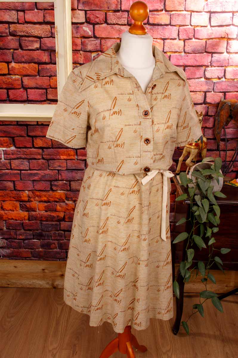 70er Hemdkleid beige Megakragen