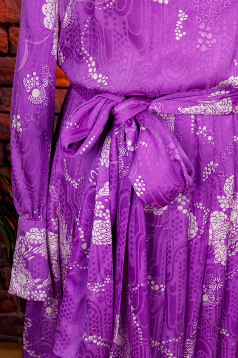 zartes Seidenkleid lila Muster