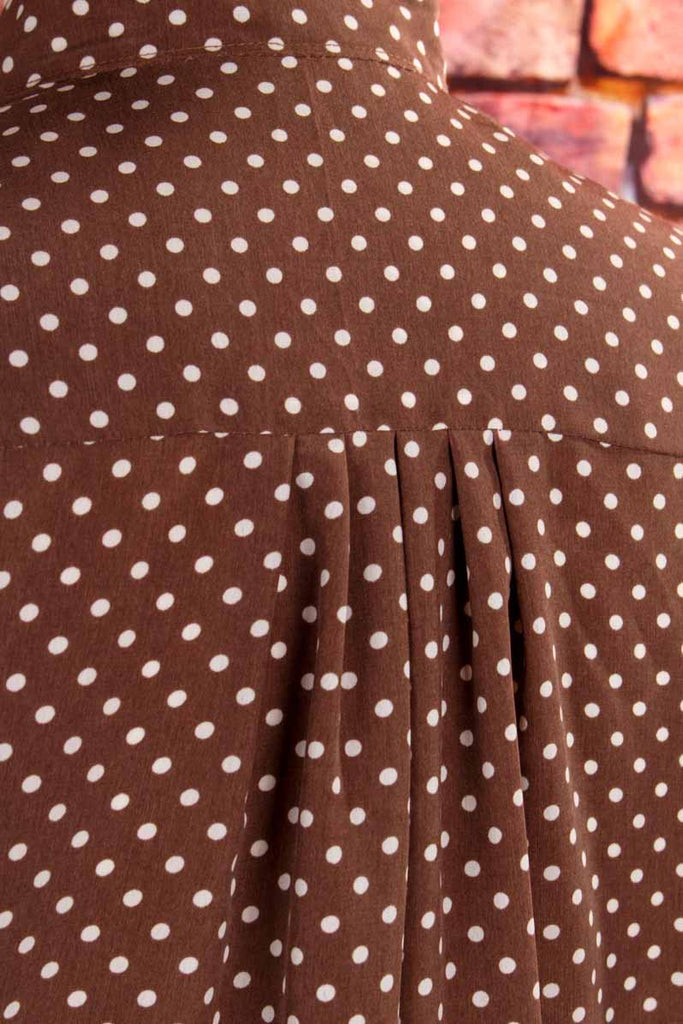 Pünktchenbluse braun