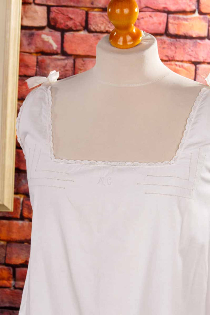 antikes Unterhemd weiß Monogramm MG