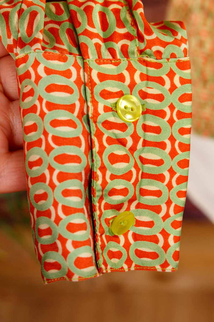 90s Seidenbluse 70er Stil