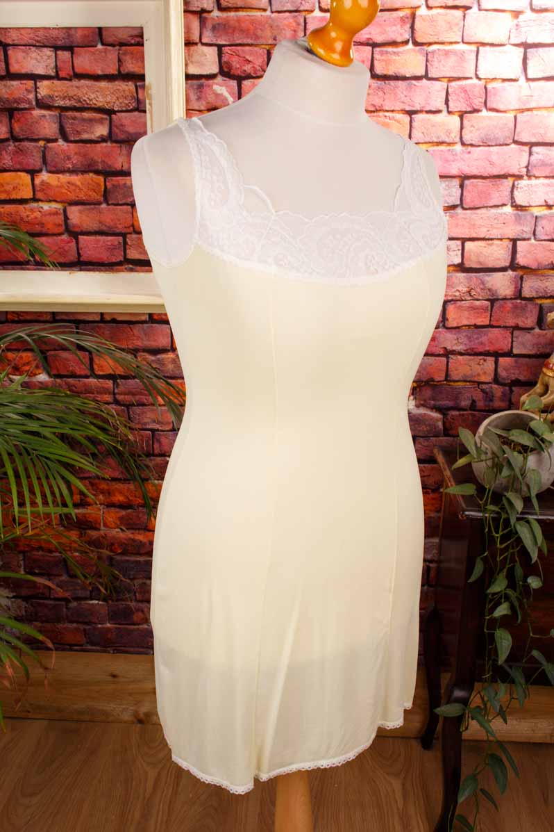 Unterkleid zart gelb