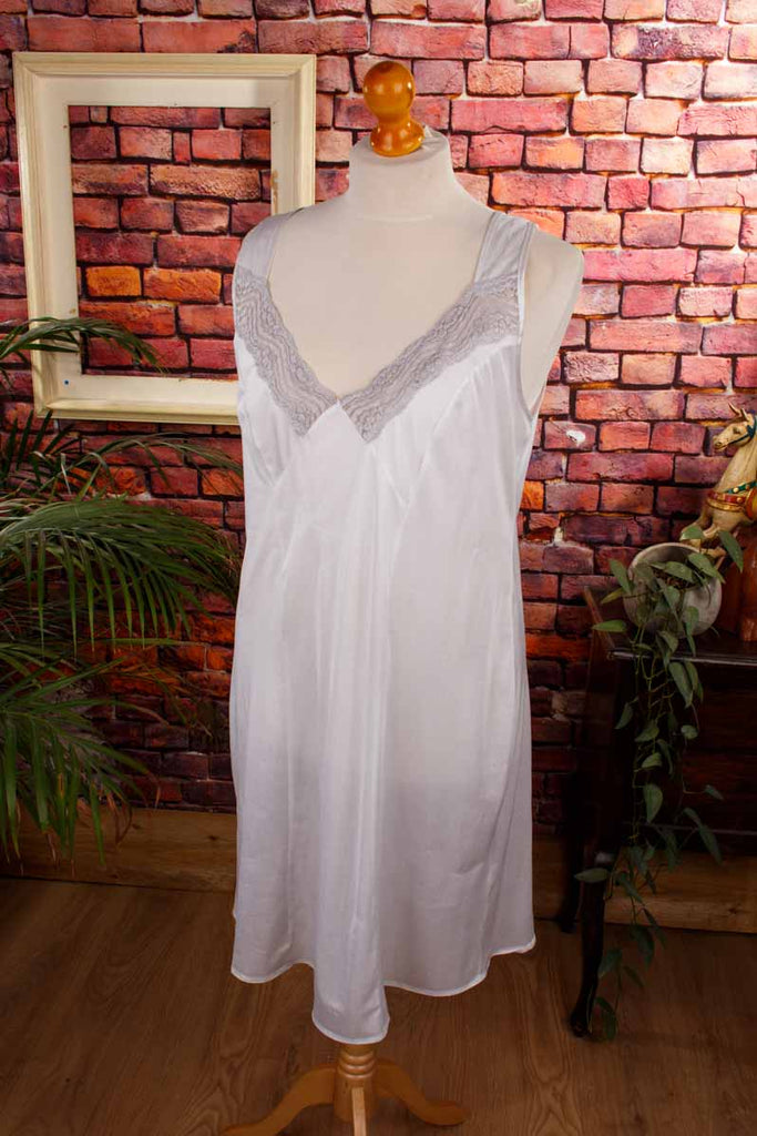 Unterkleid silberweiß