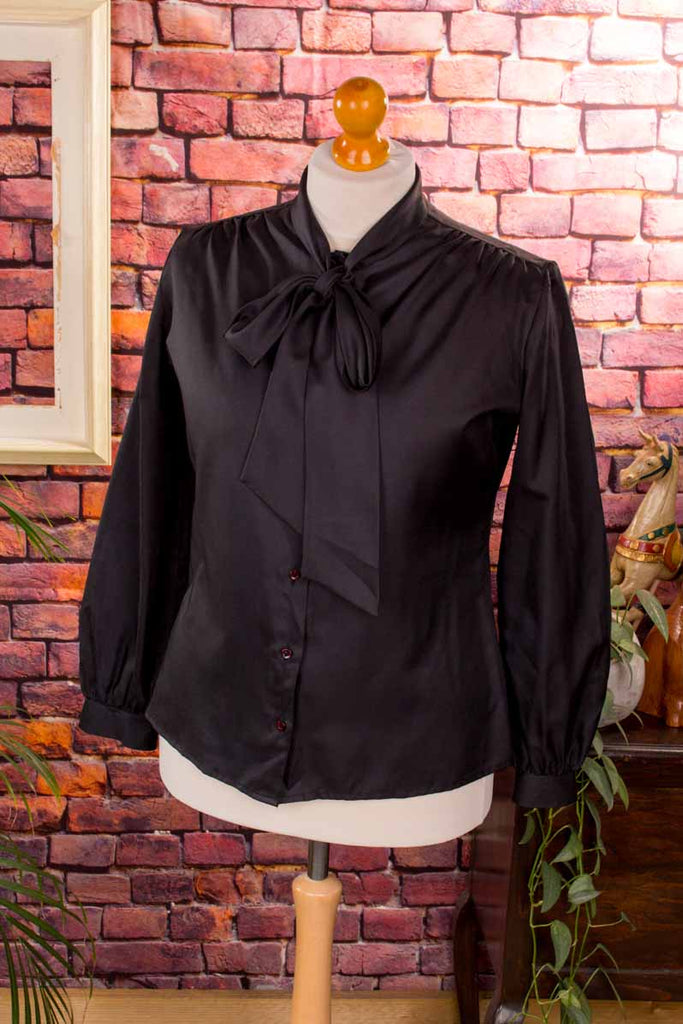 Schluppenbluse schwarz Glanz