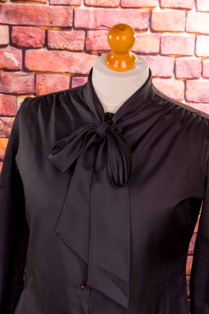 Schluppenbluse schwarz Glanz