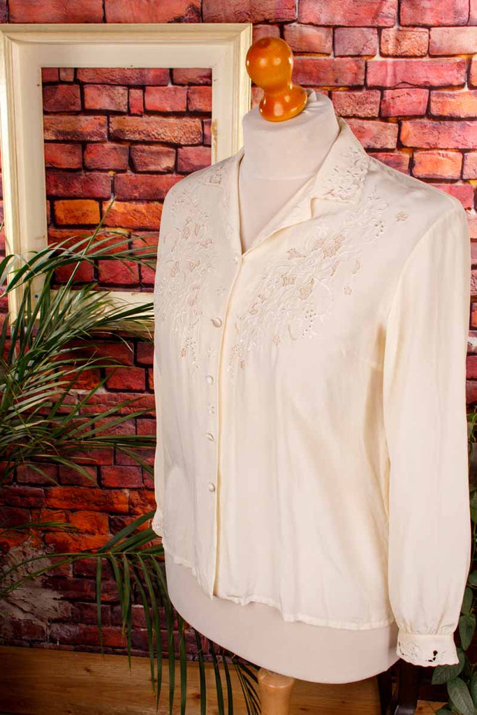 elegante Seidenbluse Lochmuster