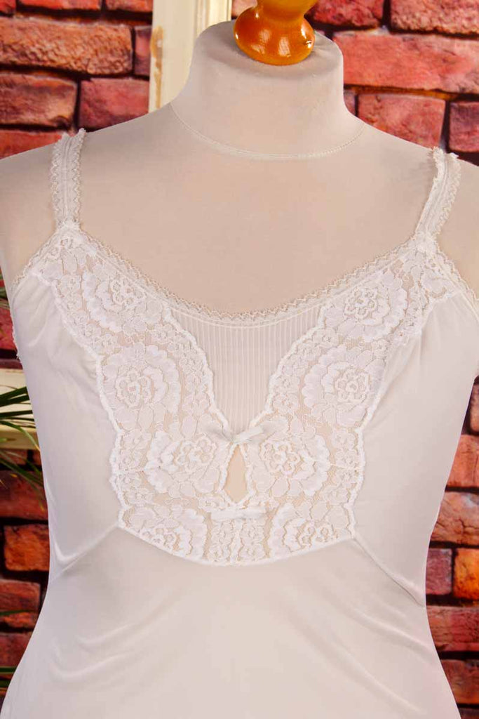 zartes Unterkleid weiß Spitze