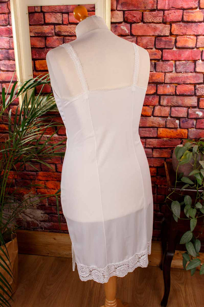 zartes Unterkleid weiß Spitze