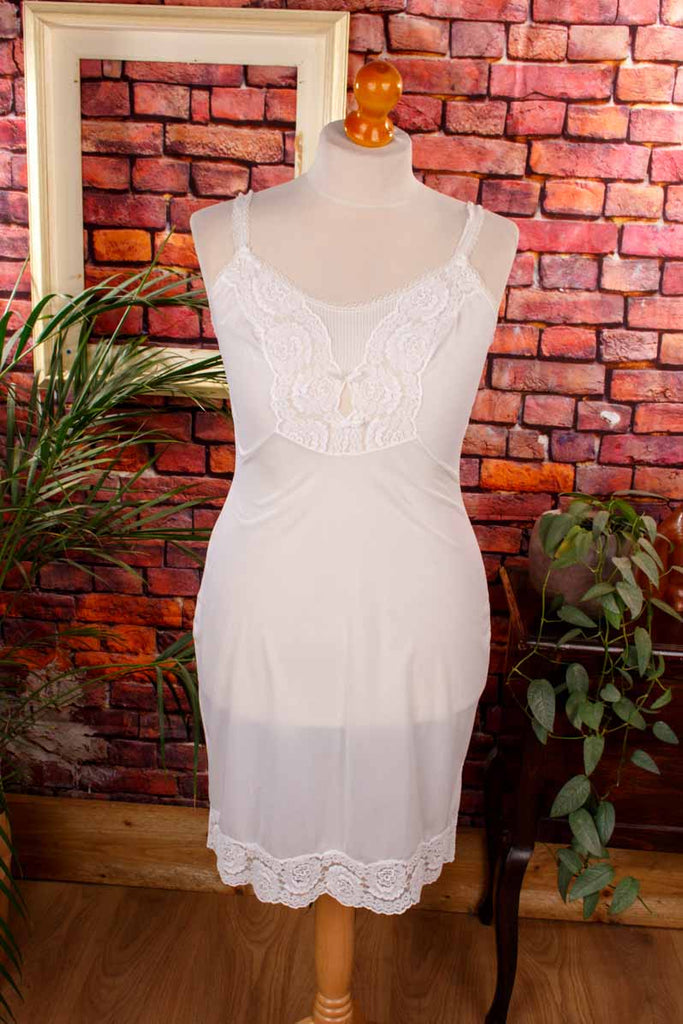 zartes Unterkleid weiß Spitze