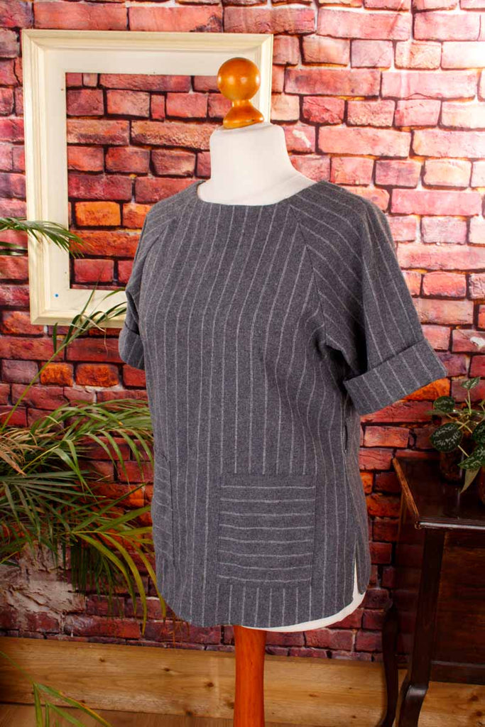 grau gestreiftes Top Wolle