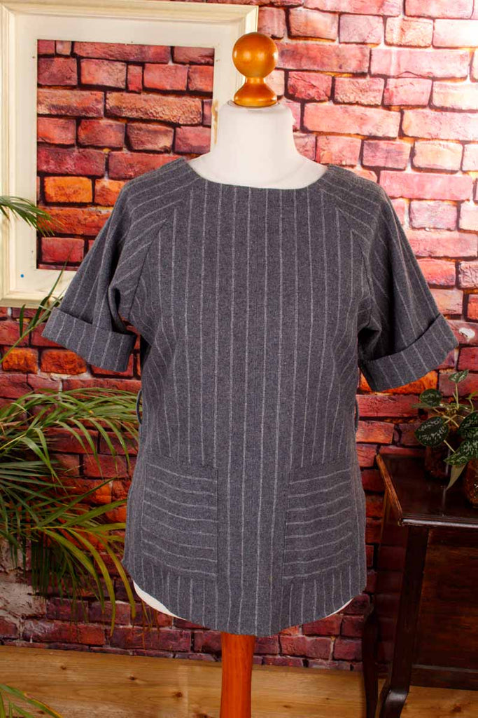 grau gestreiftes Top Wolle