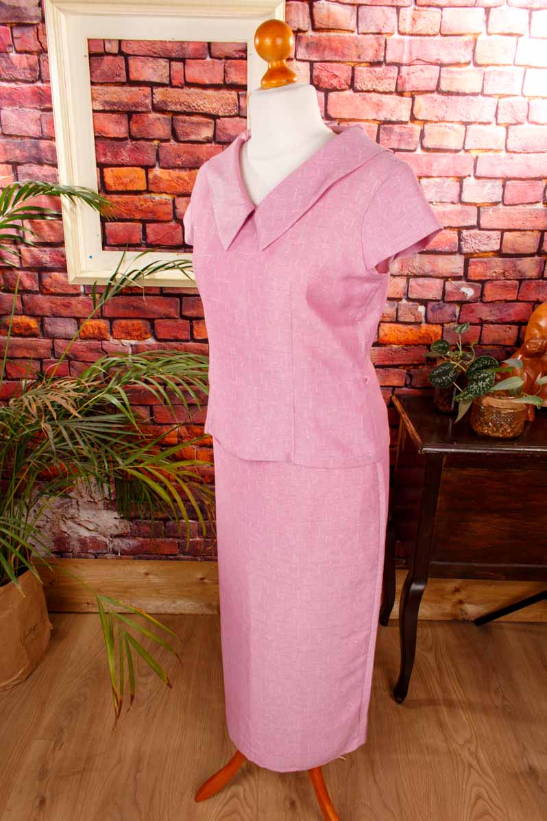 elegantes Kostüm rosa Brokat