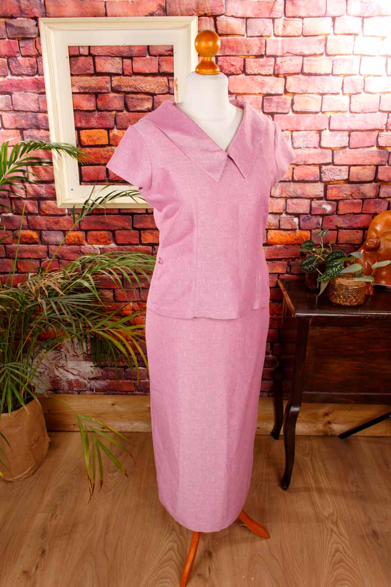 elegantes Kostüm rosa Brokat
