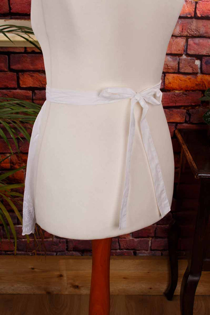 kleine weiß Schürze mit Spitze