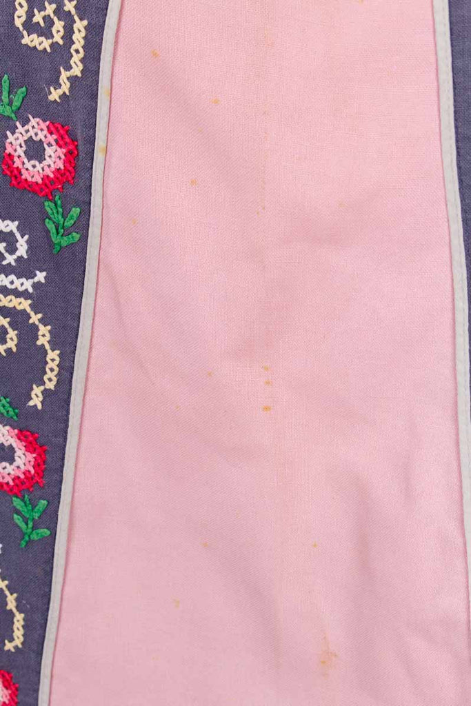 Vintage Küchenschürze rosa bestickt