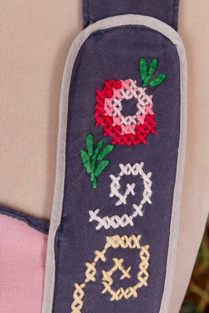 Vintage Küchenschürze rosa bestickt